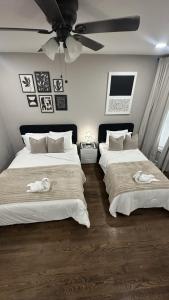 a bedroom with two beds and a ceiling fan at Sleeps 18 6BR Gym, Game Room and Theater in Chicago