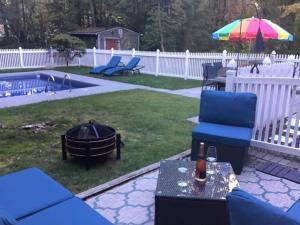 Afbeelding uit fotogalerij van Sleeps 12 - Pool - Grill in Wolcott
