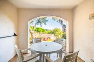 Zdjęcie z galerii obiektu Les Appartements aux Restanques du Golfe de St Tropez - maeva Home - Appartement 2 Pièces 4 Personnes - Confort MAE-3354 w mieście Grimaud