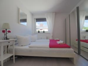 Postel nebo postele na pokoji v ubytování Kirchenplatz 6 Apartment 18 Atlantic