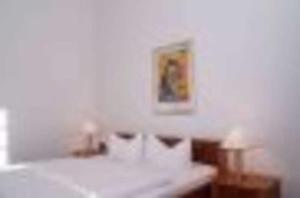 Ένα ή περισσότερα κρεβάτια σε δωμάτιο στο Residenz Unter den Linden 01 direkt am Stadtwald