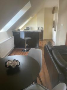 a living room with a table and a couch at Apartament am Landgestüt in Warendorf
