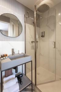 a bathroom with a sink and a shower at Sol hotel St Mande - 2 personnes - 22 in Saint-Mandé