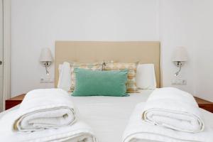 Posteľ alebo postele v izbe v ubytovaní Nueva 22 Suites in Nerja by Solaga Holiday Homes