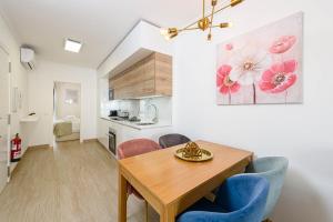 Kuchyňa alebo kuchynka v ubytovaní Nueva 22 Suites in Nerja by Solaga Holiday Homes