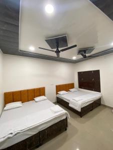 Ένα ή περισσότερα κρεβάτια σε δωμάτιο στο Avantika Home Stay