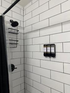 Bilik mandi di Charming Stay Near NYC