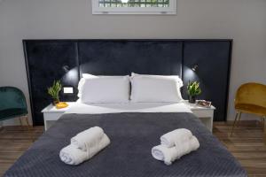 Ένα ή περισσότερα κρεβάτια σε δωμάτιο στο Dimora Neapolis