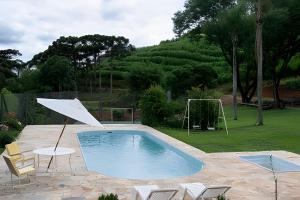 Bassenget på eller i nærheten av Casa na Serra Gaúcha com piscina