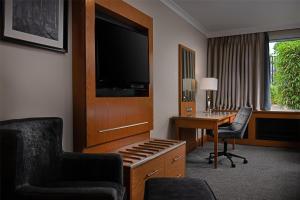 Uma área de estar em Radisson BLU Hotel and Spa, Limerick