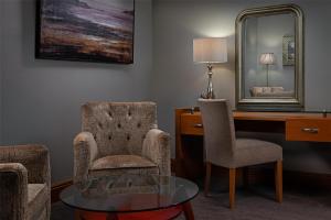 Uma área de estar em Radisson BLU Hotel and Spa, Limerick