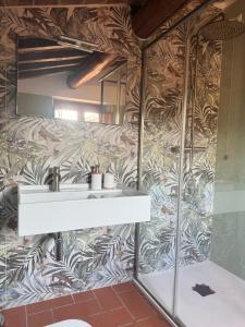 a bathroom with a sink and a wall mural at La Mora Affittacamere in Tuoro sul Trasimeno