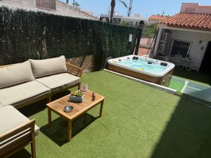 Bazén v ubytování Hostal RENCH nebo v jeho okolí