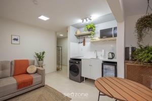 Η κουζίνα ή μικρή κουζίνα στο Studio Próximo ao Parque em Asa Norte - SCE114