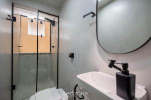Ένα μπάνιο στο Studio Próximo ao Parque em Asa Norte - SCE114 +6 φωτογραφίες