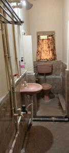 Ένα μπάνιο στο Cosy ground floor flat in Tollygunge
