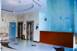 Lobi atau kawasan kaunter penerimaan di فندق مسارات رويال Masarat Royal Hotel