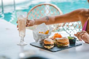 Mad på hotellet eller i nærheden