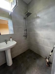 a bathroom with a sink and a shower at Dali`s Guest House in Lebach'e