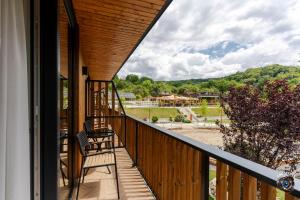 a balcony of a house with a view of a yard at Ecvestria Chalet in Ocnele Mari