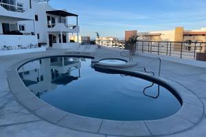 Bazén v ubytování Mar y Sol Condos nebo v jeho okolí
