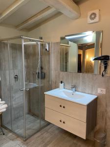 A bathroom at Il Lavandeto - farmhouse in the city
