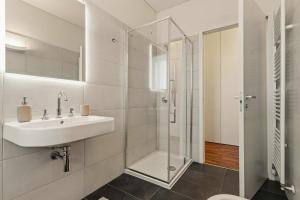 Bilik mandi di Giax Tower-Spa, Pool, Parking +22 gambar