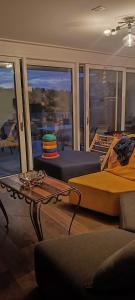 Posezení v ubytování Chez Elsa et Agou - chambre avec bureau chez l'habitant + 1 fotografie