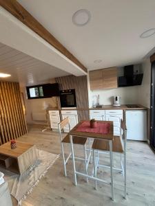 a kitchen with a table and chairs in a room at Studio équipé calme & Climatisation in Bergerac