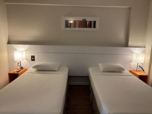 Cama ou camas em um quarto em Intercity BH Expo