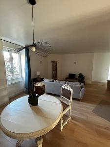 Ruang duduk di Votre appartement à Rochechouart