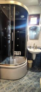 a bathroom with a shower and a sink at Къща за гости ,,Ива'' in Bŭlgarevo