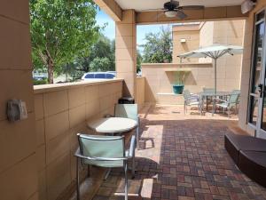 Balkón nebo terasa v ubytování SpringHill Suites by Marriott Houston Westchase