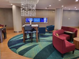TV a/nebo společenská místnost v ubytování SpringHill Suites by Marriott Houston Westchase