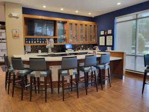 Lounge nebo bar v ubytování SpringHill Suites by Marriott Houston Westchase