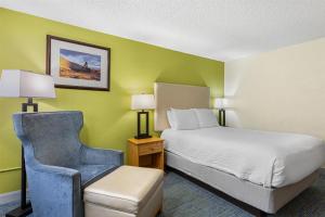 Postel nebo postele na pokoji v ubytování Best Western Hi-Desert Inn