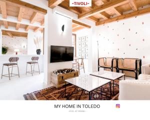 a living room with a tv and chairs at -TÍVOLI- by myhomeintoledo in Toledo