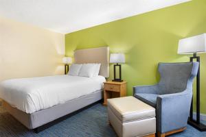 Postel nebo postele na pokoji v ubytování Best Western Hi-Desert Inn
