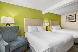 Postel nebo postele na pokoji v ubytování Best Western Hi-Desert Inn