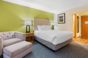 Postel nebo postele na pokoji v ubytování Best Western Hi-Desert Inn