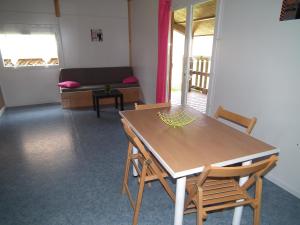 Posezení v ubytování Camping Domaine Vallée du Tarn SN