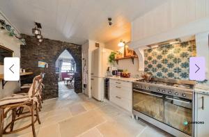 Køkken eller tekøkken på 1 Engine Row Beautiful 3 Bedroom Cottage + 12 billeder