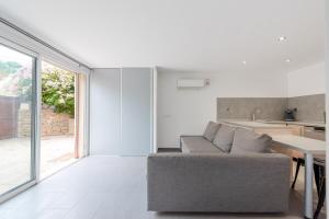 a living room with a couch and a kitchen at Ciotat t2 in La Ciotat