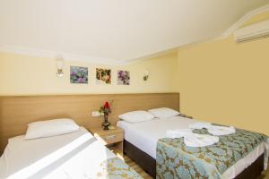Postel nebo postele na pokoji v ubytování Magic Tulip Hotel