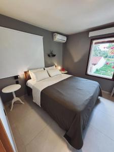 En eller flere senge i et værelse på Pousada Divino Milagre