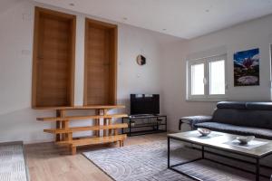 Μια τηλεόραση ή/και κέντρο ψυχαγωγίας στο Summer House Konjic