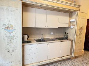 O bucătărie sau chicinetă la STUCKY house +12 fotografii