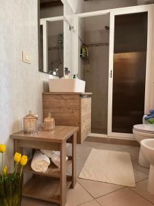a bathroom with a sink and a toilet at Casa Da Cicia in Casiano +10 photos