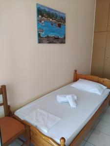 A bed or beds in a room at Irini's Appartment 2