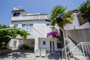 Το κτήριο όπου στεγάζεται  το διαμέρισμα